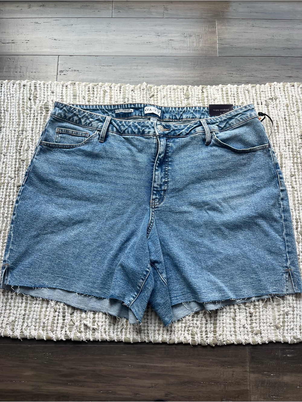 Relaxed High-Rise Jean Shorts in Medium Blue Denim